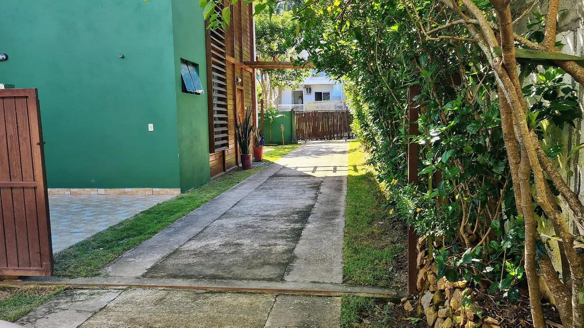 Casa Com Piscina E Terraco Proximo A Praia Penha Brazília