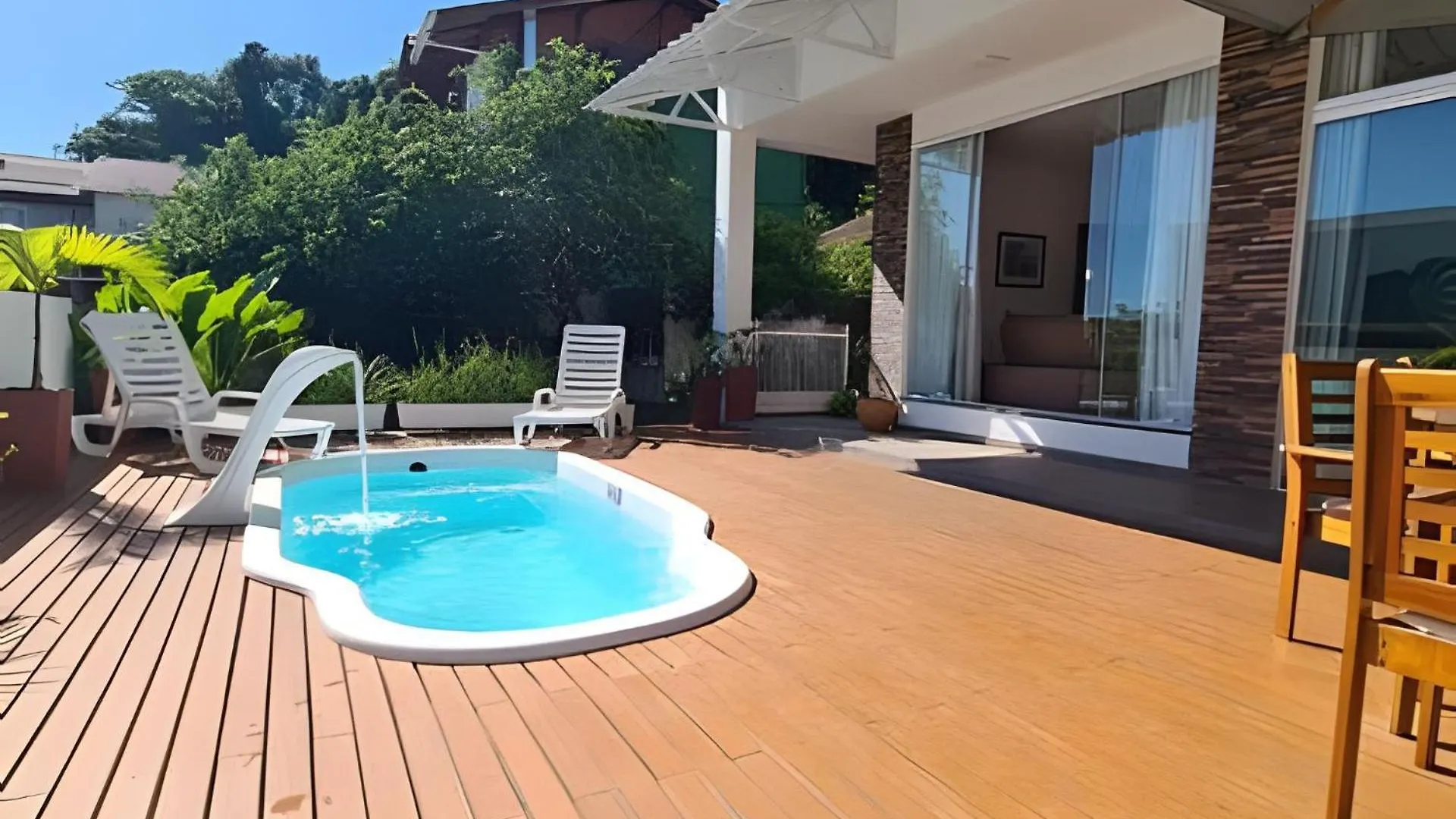 Casa Com Piscina E Terraco Proximo A Praia Penha Brazília